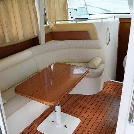 Yate De Lujo En Luxury Yacht In Botel Getxo