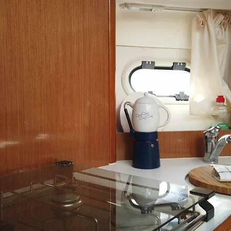 보트호텔 Yate De Lujo En Luxury Yacht In 게초