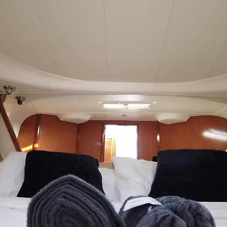 보트호텔 Yate De Lujo En Luxury Yacht In 게초