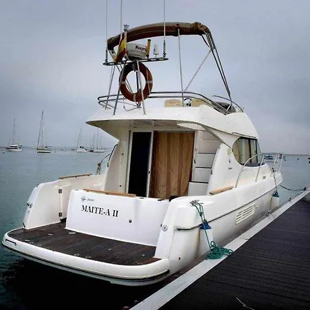 Yate De Lujo En Luxury Yacht In Botel *