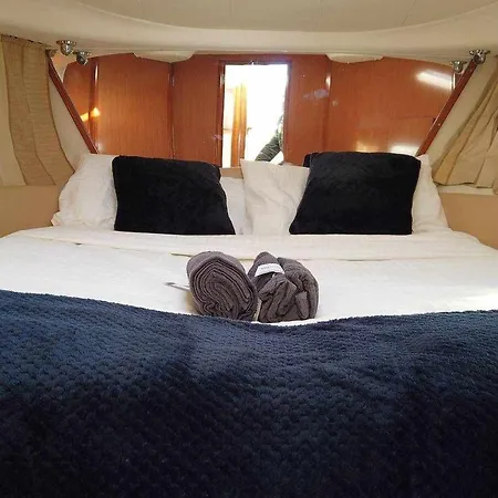 Yate De Lujo En Luxury Yacht In Getxo
