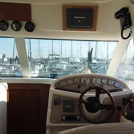 Botel Yate De Lujo En Luxury Yacht In