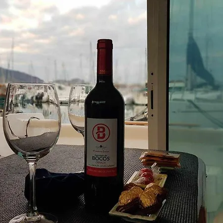 Botel Yate De Lujo En Luxury Yacht In