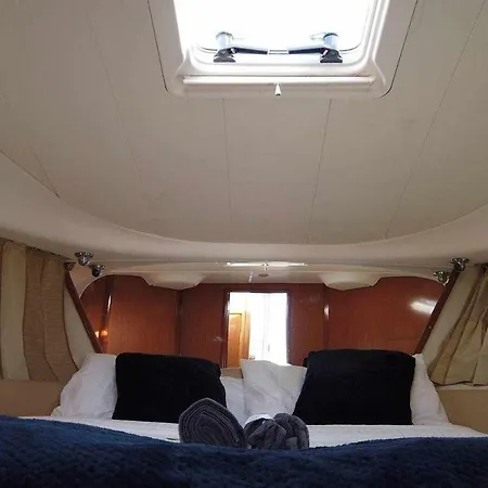 Yate De Lujo En Luxury Yacht In *